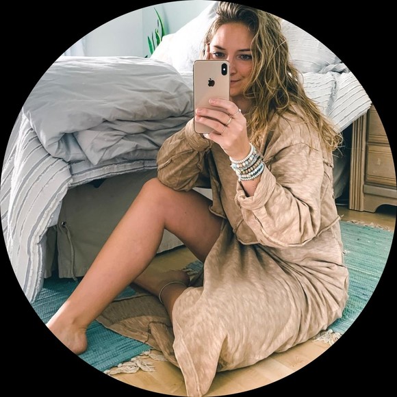 Profile Picture of Mackenzie Anderson (@catchmeifukenze) on Poshmark