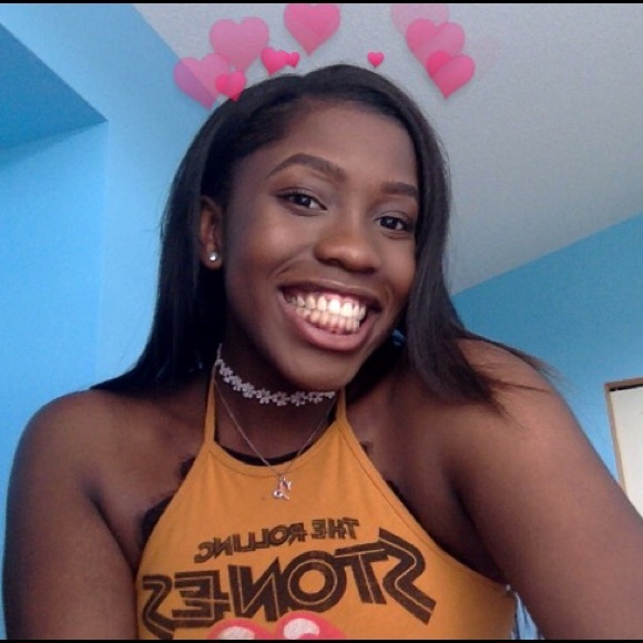 Profile Picture of Tamara Cooper (@tamaracooper) on Poshmark