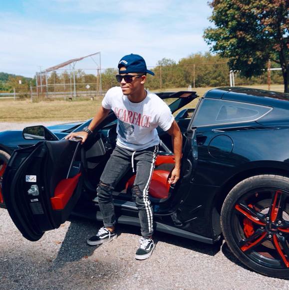 Profile Picture of Andrew Rosenberg (@andrewrosenb934) on Poshmark