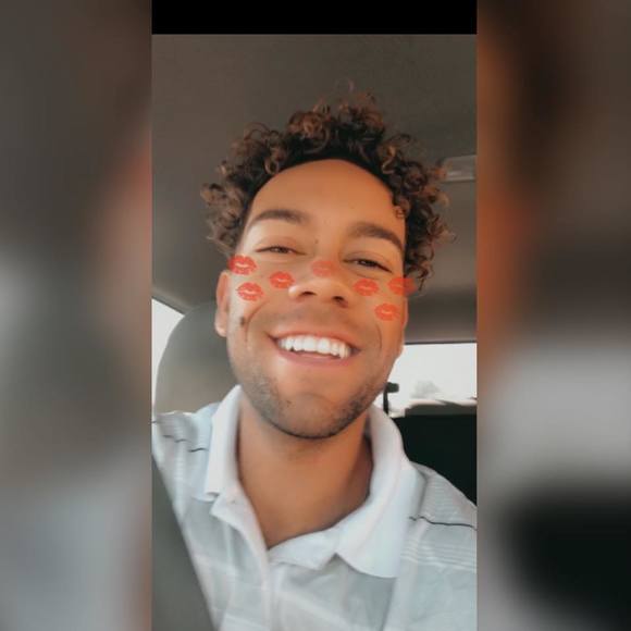 Profile Picture of Daniel Mojica (@danielmojica) on Poshmark