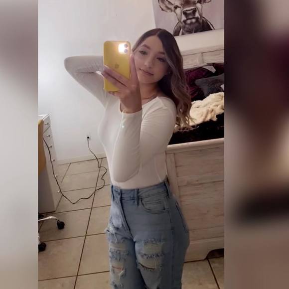 Profile Picture of Natalie Gutierrez (@nataliegtz1234) on Poshmark