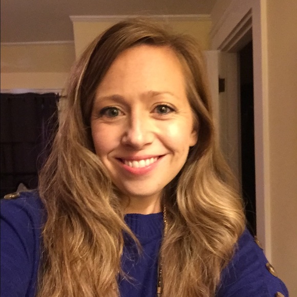 Profile Picture of Amanda Corbett (@amandafc747) on Poshmark