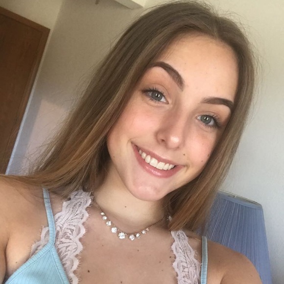 Grave Uhlig - Poshmark Profile Picture of Grave Uhlig (@beautyuhlig) on Poshmark