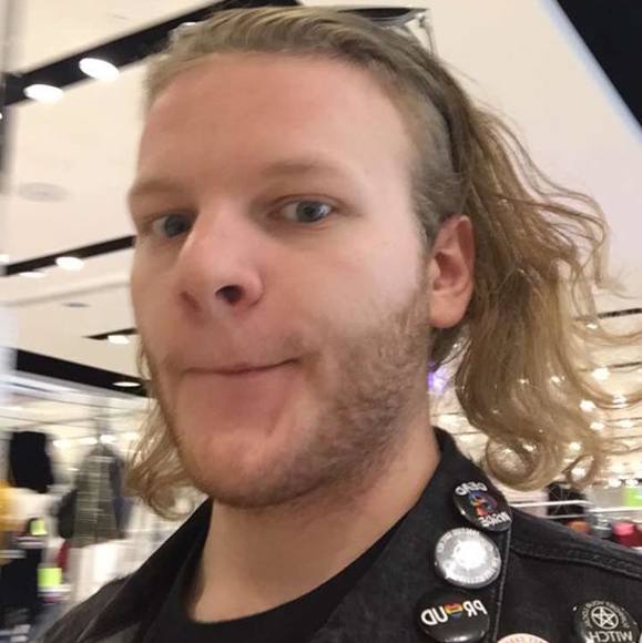 Profile Picture of Hans Kettering (@kurvok) on Poshmark