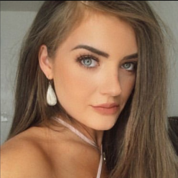 Profile Picture of Marki Stibi (@markistibi) on Poshmark