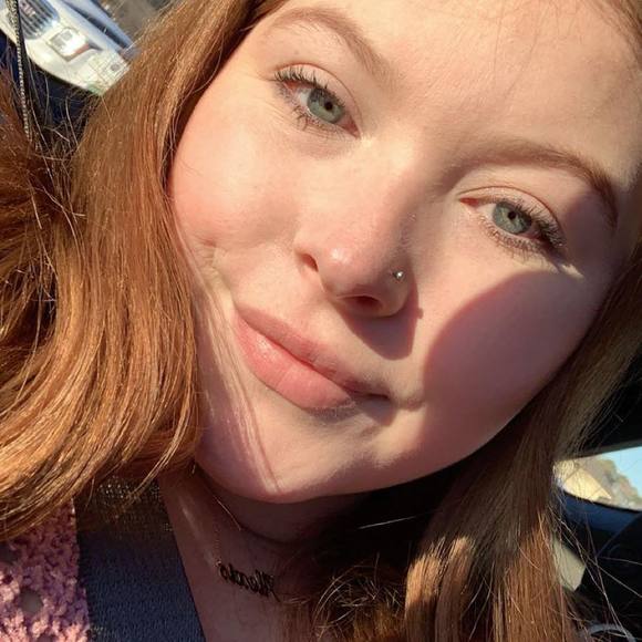 Profile Picture of Alexis Erdman (@yahitsalex) on Poshmark