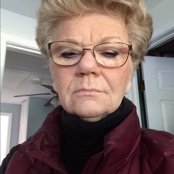 Profile Picture of Connie Cantin (@cgcantin) on Poshmark