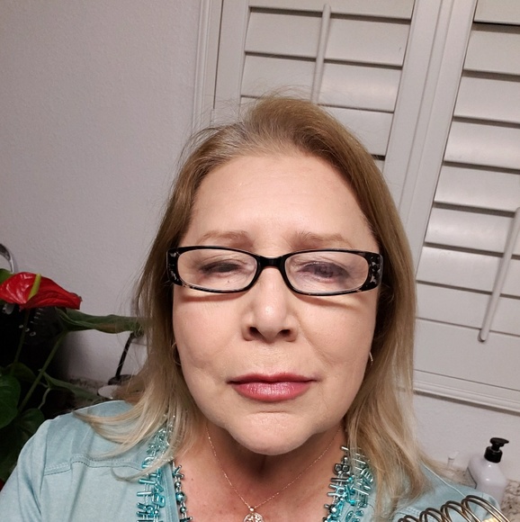 Profile Picture of Aurora Hiles (@seliha) on Poshmark