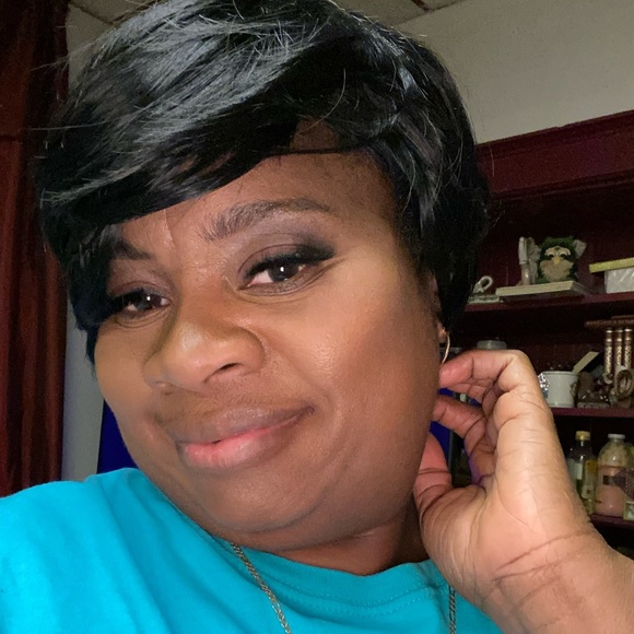 Profile Picture of Pamela Gould (@bsexypam) on Poshmark