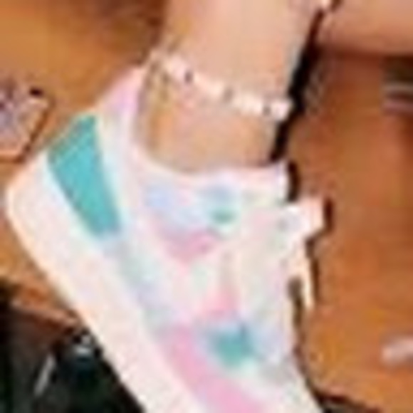 Profile Picture of Gracie Maybury (@graciemaybury) on Poshmark