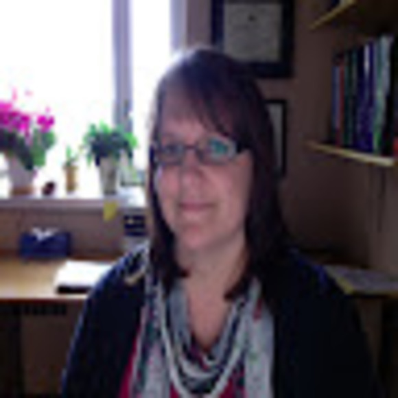 Profile Picture of Andrea Matthews (@andreamatthe889) on Poshmark