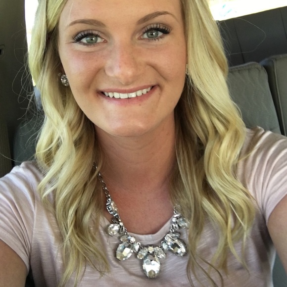 Profile Picture of Kaeli James (@kaelijames3) on Poshmark