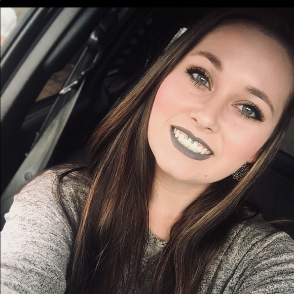 Profile Picture of Amy Mullinax (@amyisraddd) on Poshmark