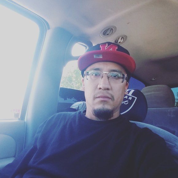 Profile Picture of Robert Morales (@robertmorale218) on Poshmark