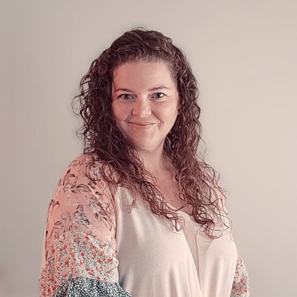 Profile Picture of Krystal Cordell (@krystalcordell) on Poshmark