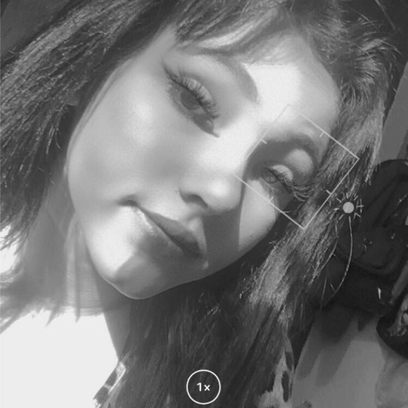 Profile Picture of Vallorie Arnold (@valloriearnold) on Poshmark