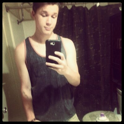 Profile Picture of Andrew Apperson (@dr3wcifer) on Twitter