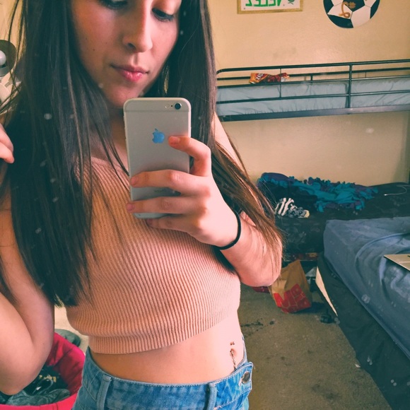 Profile Picture of Haley Velez (@haleyvelez) on Poshmark