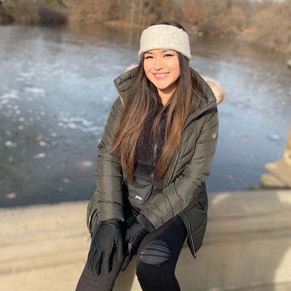 Profile Picture of Hoshi Aviles (@hoshinaomi) on Poshmark