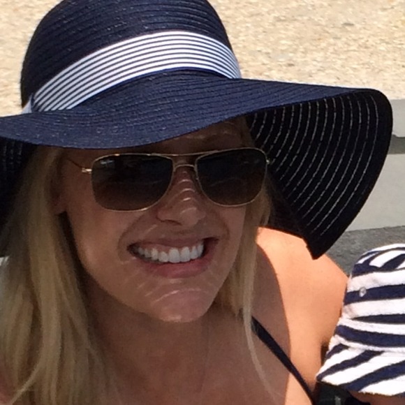 Profile Picture of Kristin Hinkle (@___kristin___) on Poshmark