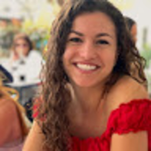 Profile Picture of Sarah Blitz (@sarblitz13) on Poshmark