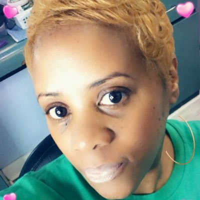 Profile Picture of Stephanie Bogan (@prettynov12) on Twitter