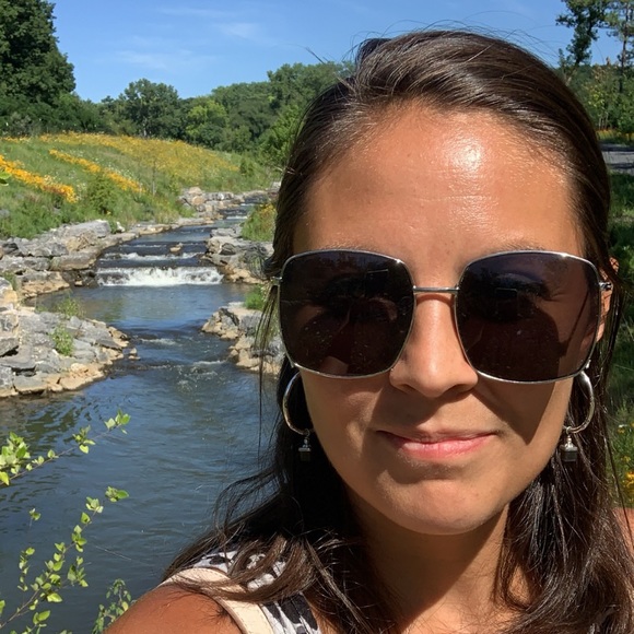 Profile Picture of Jenna Orapello (@jennaorapello) on Poshmark