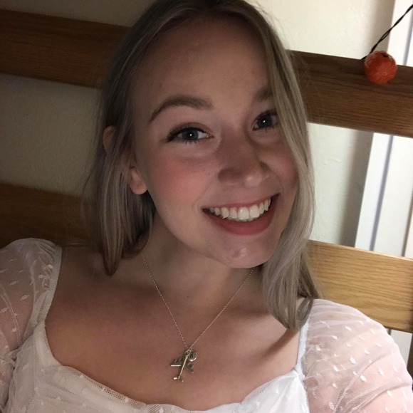 Profile Picture of Becca Briest (@beccabriest) on Poshmark