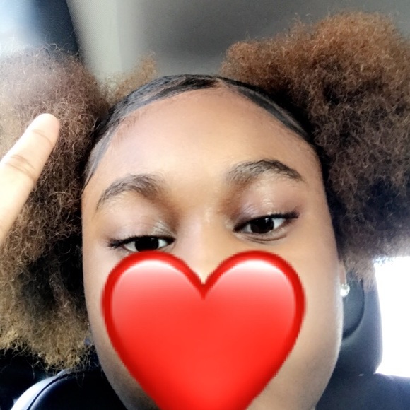 Profile Picture of Nana Chinelle (@baddienana) on Poshmark