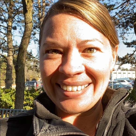 Profile Picture of Bobbie Whitley (@bobbiewhitley) on Poshmark