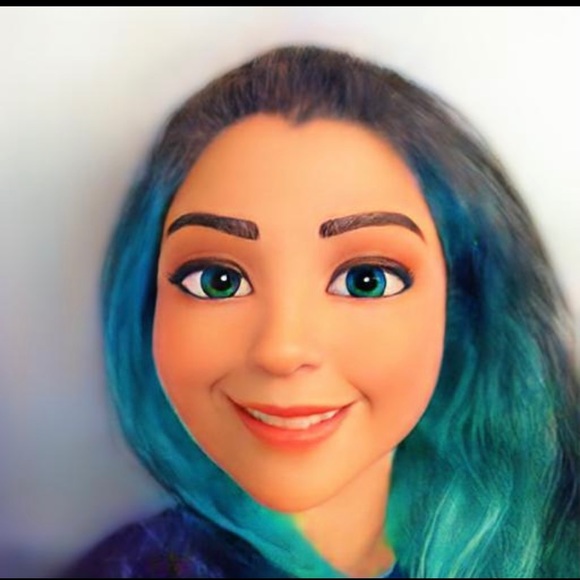 Profile Picture of Tara Leach (@taraleach636) on Poshmark