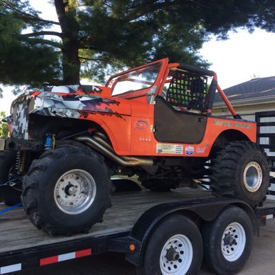 Profile Picture of Mitch Branson (@muddymoneyracer) on Twitter