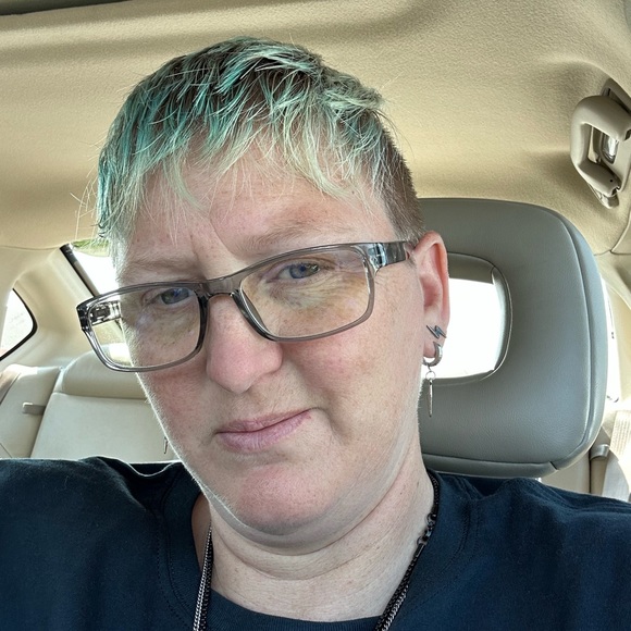 Profile Picture of Crystal Vogel (@cvogel82) on Poshmark