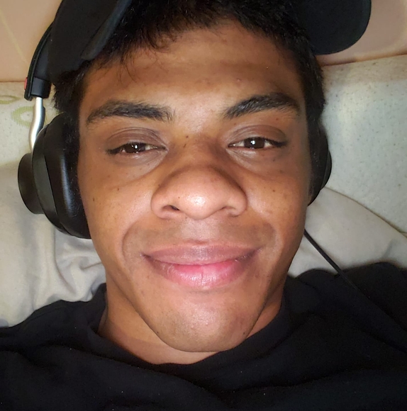 Profile Picture of Luis Guzman (@thebrokenwii) on Poshmark