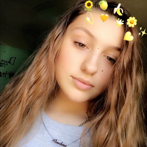 Profile Picture of Amber Smart (@ambersmart07) on Poshmark