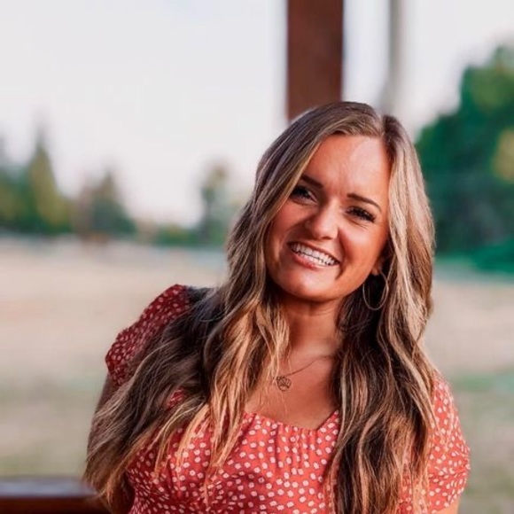 Profile Picture of Arianna Cecotti (@ariannacecotti) on Poshmark