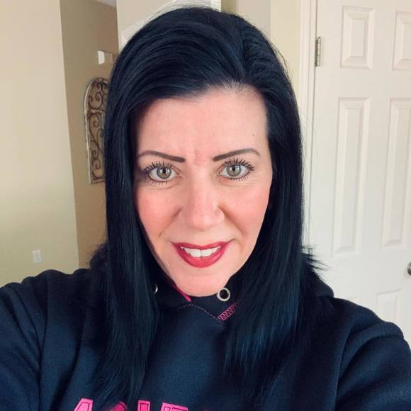 Profile Picture of Becky Brockman julian (@beckyjulian90) on Poshmark