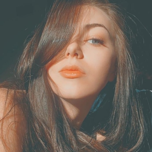 Profile Picture of Alicia Dippel (@aliciakatee) on Poshmark