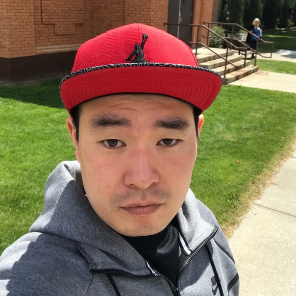 Profile Picture of Kyuhan Yeo (@jins0430) on Poshmark