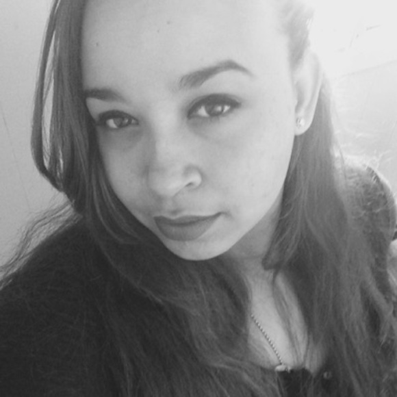 Profile Picture of Jessenia Irizarry (@jessiriz) on Poshmark
