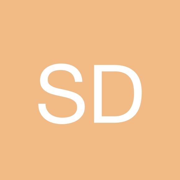 Profile Picture of Shahnaz Dinkins (@khazzmir) on Poshmark