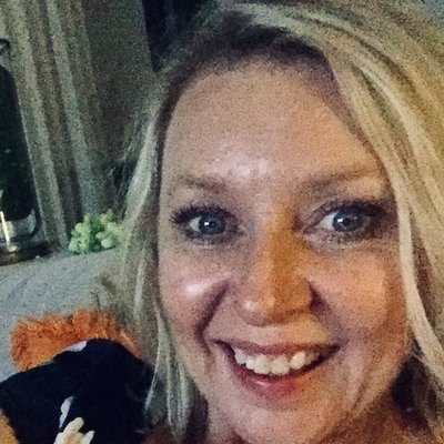Profile Picture of Danielle _Marshall (@poetryinpics) on Twitter