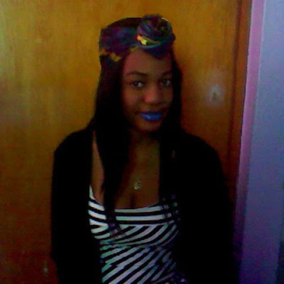 Profile Picture of Lola Summers (@lolasummz) on Poshmark