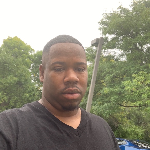 Profile Picture of Travis Hall (@travishall857) on Poshmark
