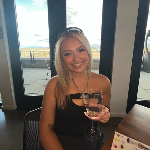 Profile Picture of Kennedy Hjelte (@im_swedish) on Poshmark