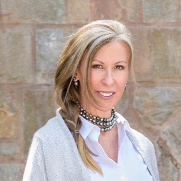 Profile Picture of Wendy Wogan (@wendyturchin) on Poshmark