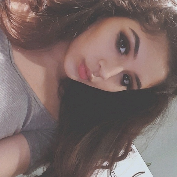 Profile Picture of Janeth Hernandez (@_janeethh_) on Poshmark