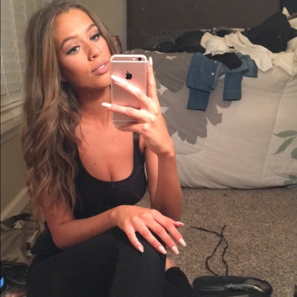 Profile Picture of Selena Vargas (@selenavargas89) on Poshmark