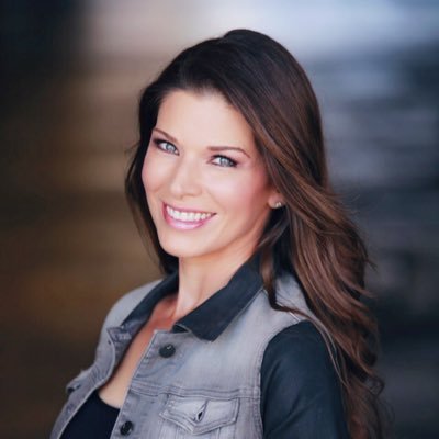 Profile Picture of Adrienne Janic (@AdrienneJanic) on Twitter