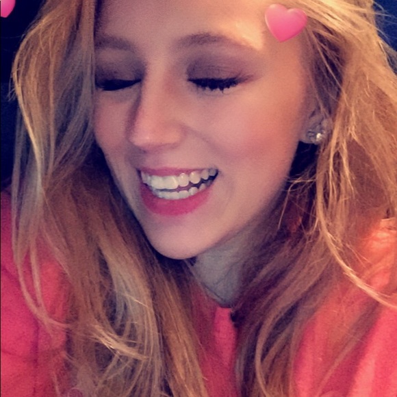 Profile Picture of Katelyn Saulters (@katelynns96) on Poshmark